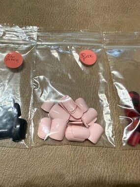 Red Aspen Press-On Nails - Soft Pink, black and buffalo check Short Square Sets